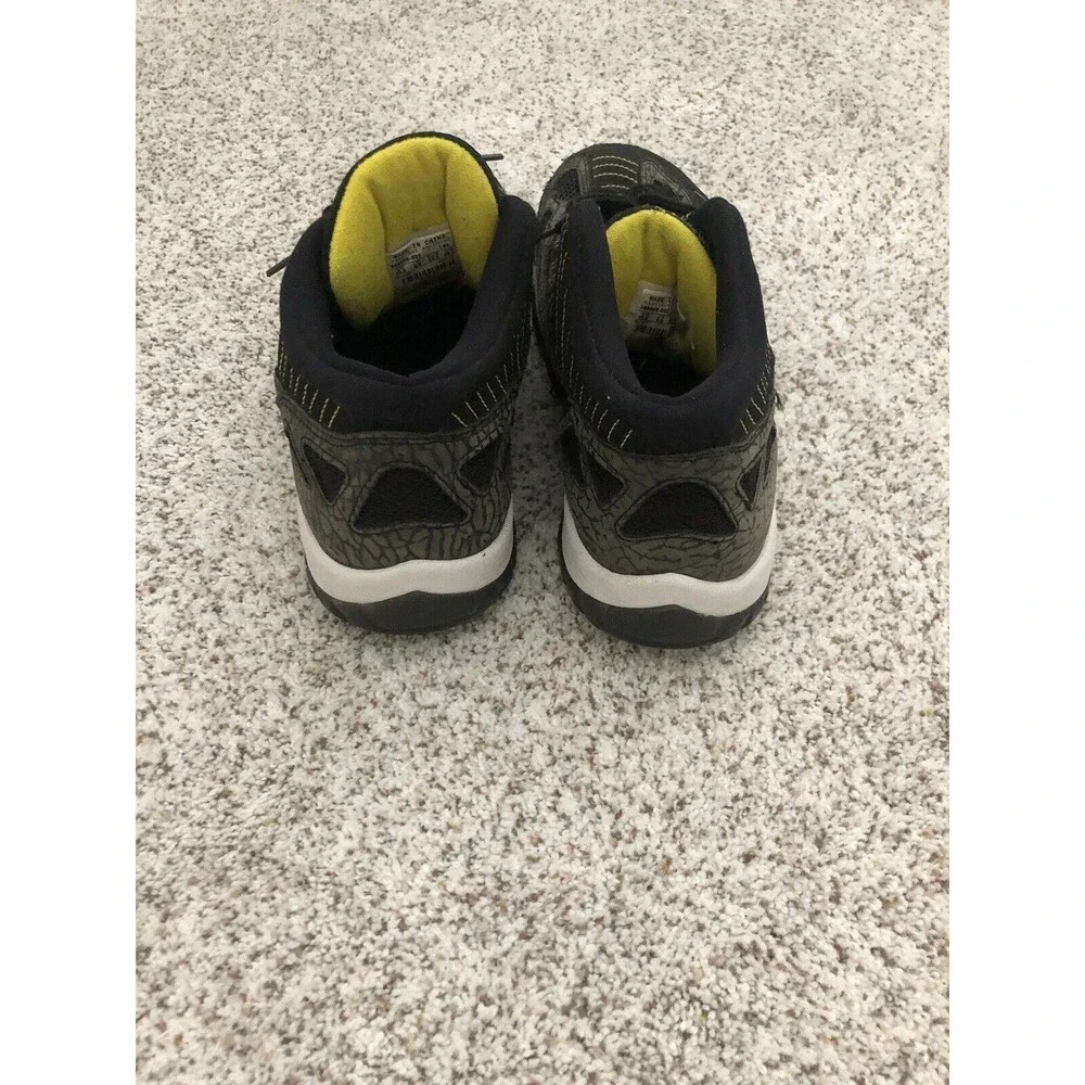 Size 10.5 - Jordan 11 Retro Low Zest 2007